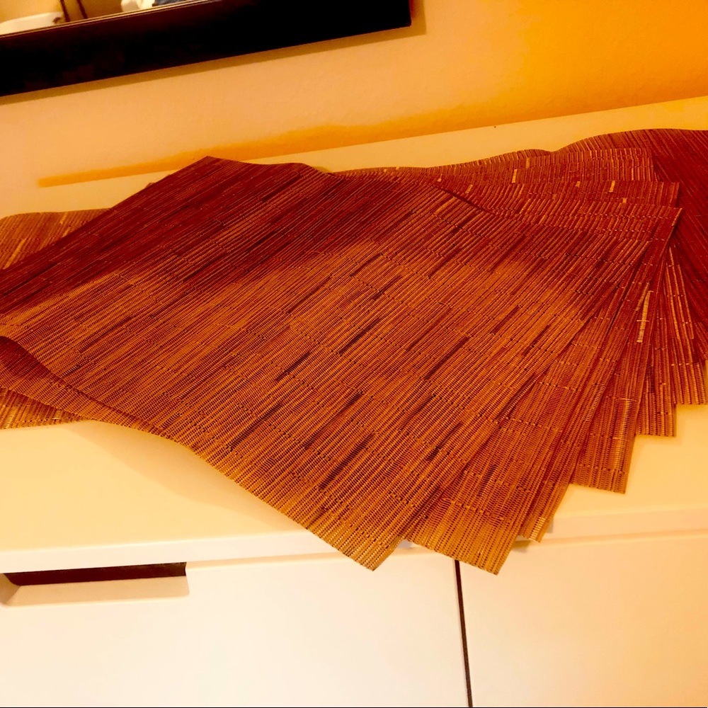 Brand new set of 6 placemats and table runner